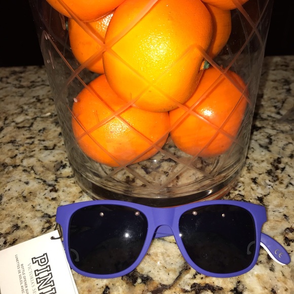 NWT Pink Sunglasses In A Beautiful Blue & Opener - Picture 2 of 4